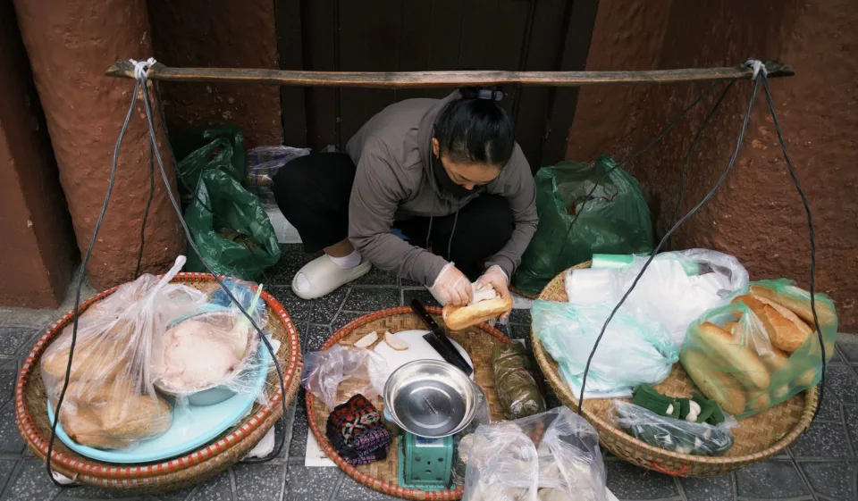 Bàn ăn tại Phạm Thanh Thương